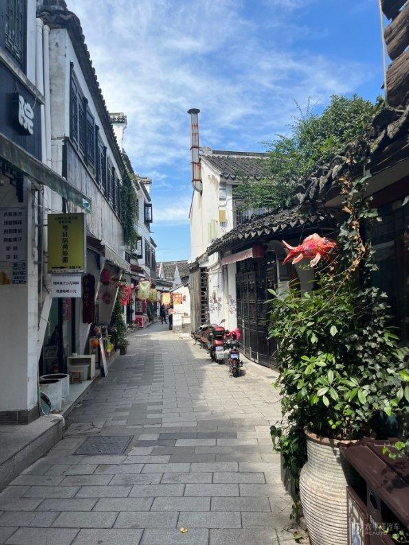 一个很有能力的员工，经常迟到，应该予以辞退吗？游戏画面